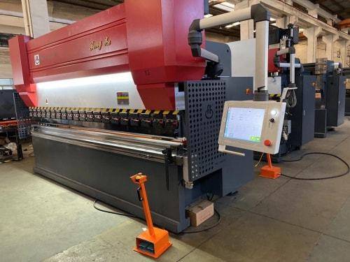 折彎機(jī)先行者：豐科機(jī)械數(shù)控折彎機(jī)助力鈑金加工，更高效更節(jié)能！? 